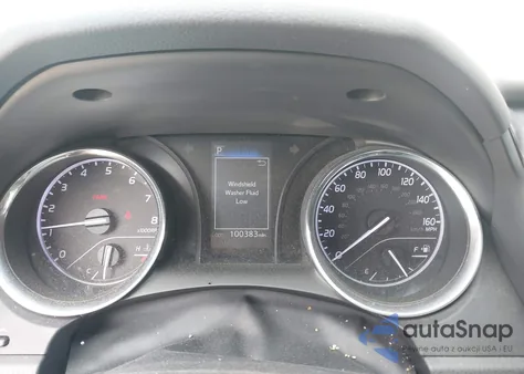 2020 Toyota Camry Le z USA, uszkodzony, nr VIN 4T1C11AK9LU979686